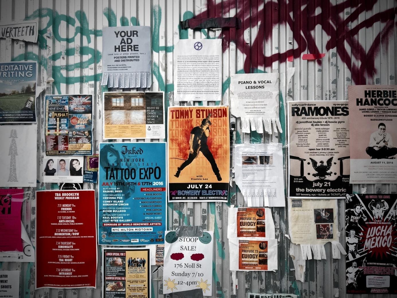 Reklama drukowana – poznaj jej historię przed stworzeniem reklamy dla Twojej firmy
