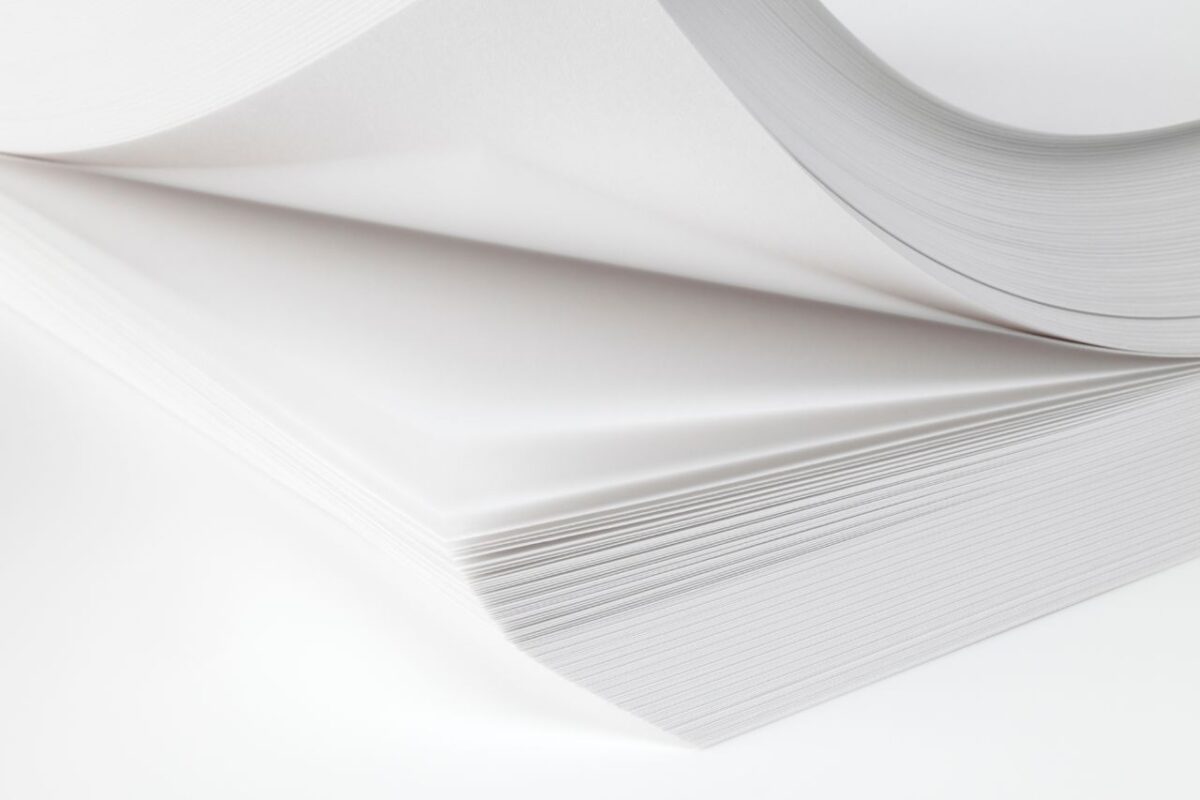 Jaki papier do drukarki wybrać? Najpopularniejsze rodzaje i gramatury